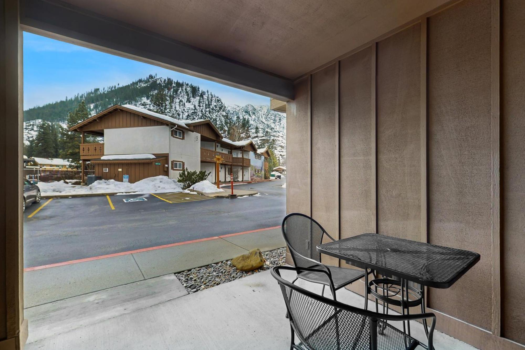 Icicle Village Resort 402: Juniper Studio Leavenworth Exterior photo